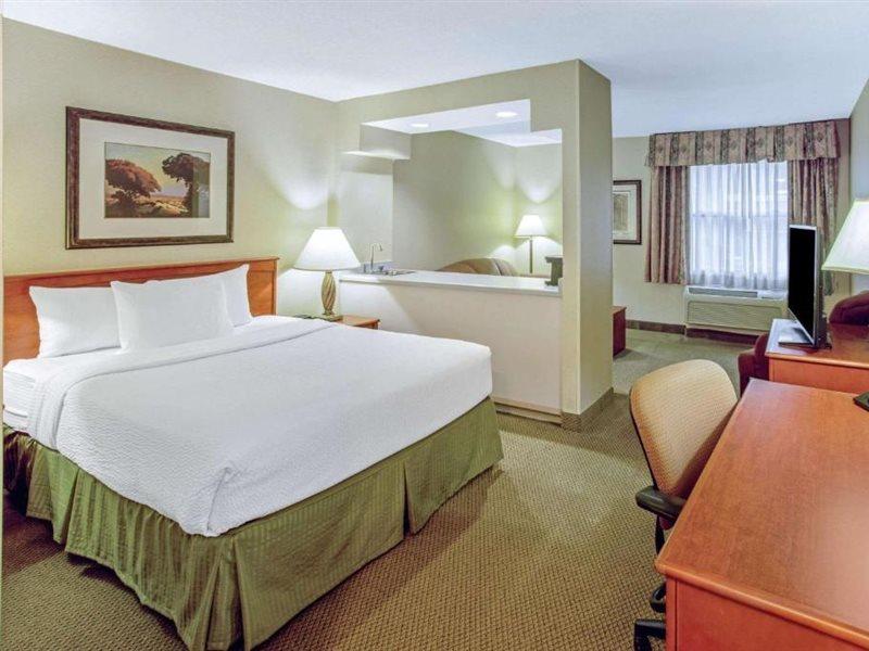 La Quinta By Wyndham Appleton College Avenue Hotel Exterior foto