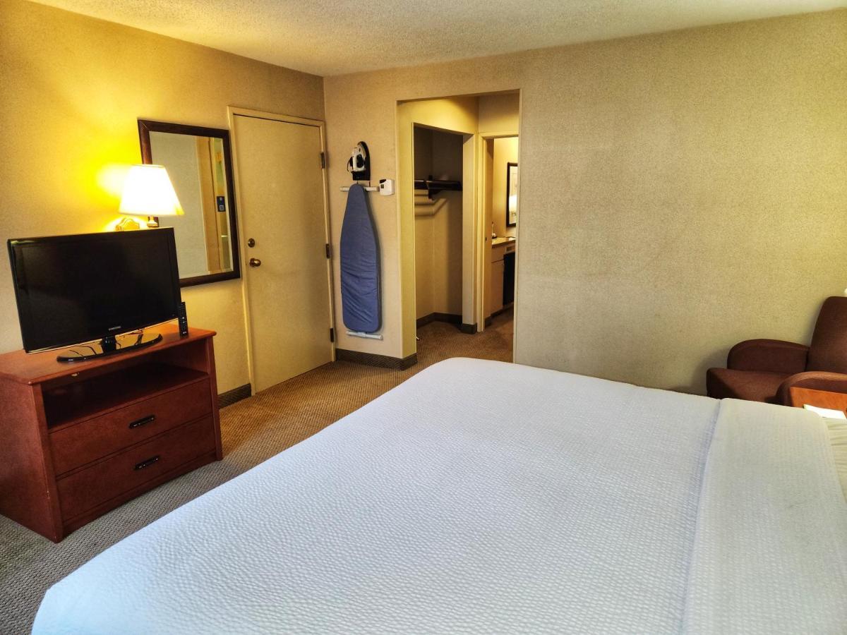 La Quinta By Wyndham Appleton College Avenue Hotel Exterior foto
