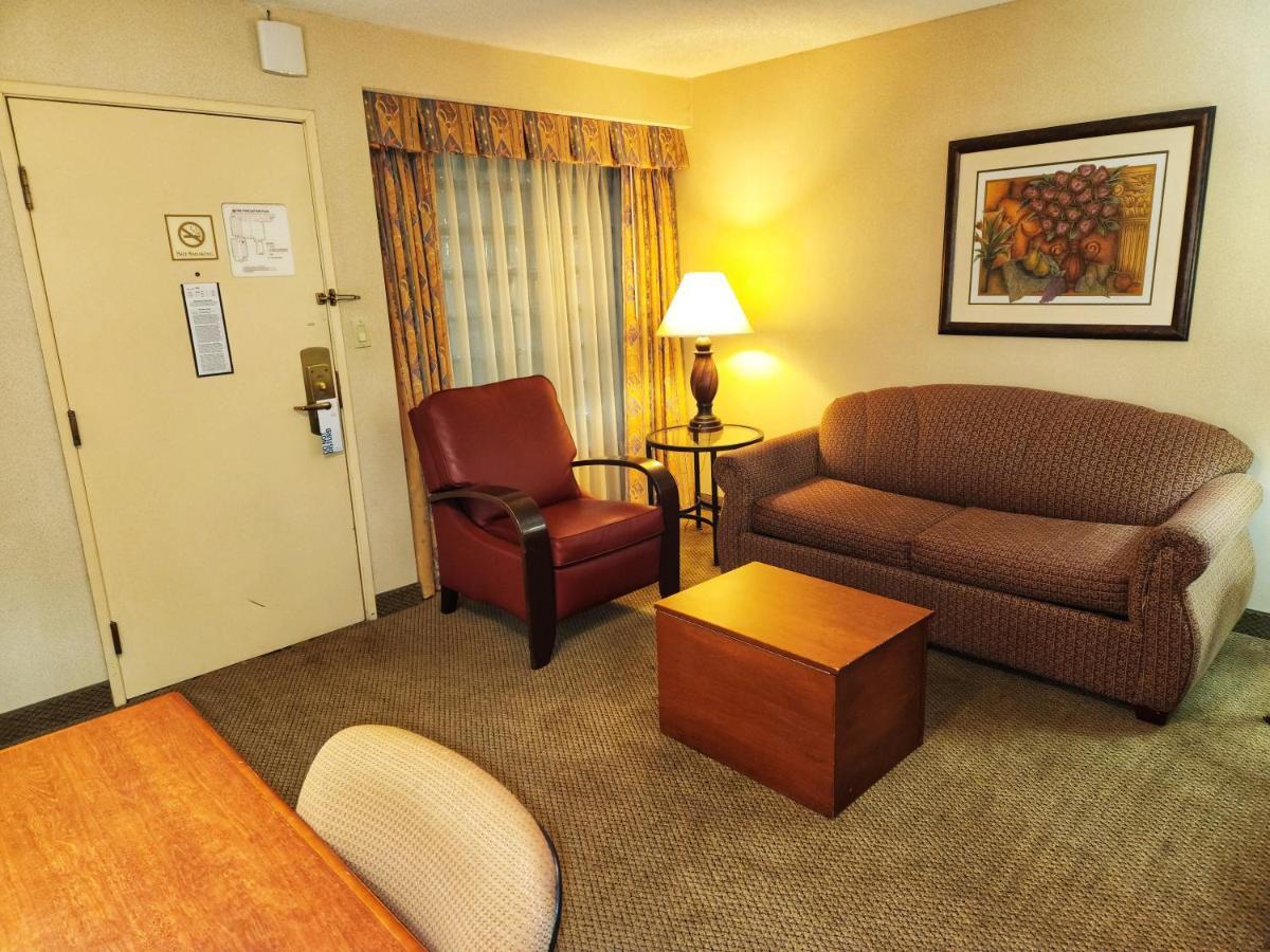 La Quinta By Wyndham Appleton College Avenue Hotel Exterior foto