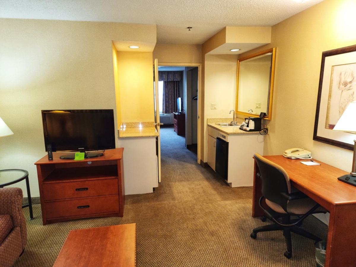 La Quinta By Wyndham Appleton College Avenue Hotel Exterior foto