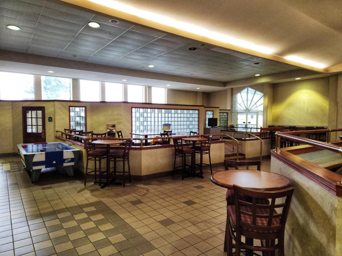 La Quinta By Wyndham Appleton College Avenue Hotel Exterior foto