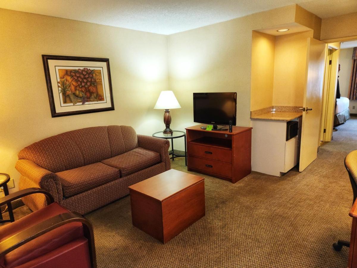 La Quinta By Wyndham Appleton College Avenue Hotel Exterior foto