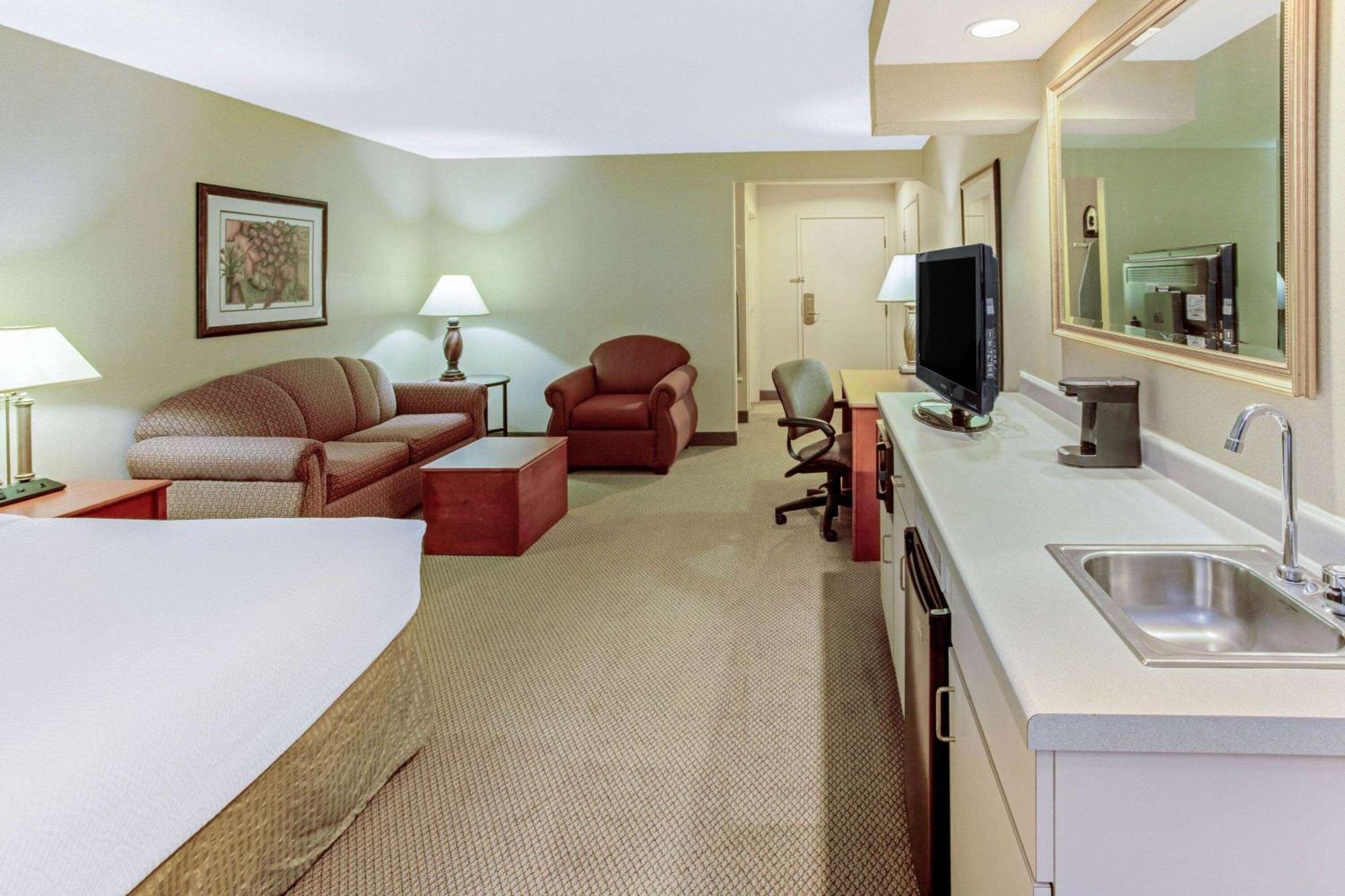 La Quinta By Wyndham Appleton College Avenue Hotel Exterior foto