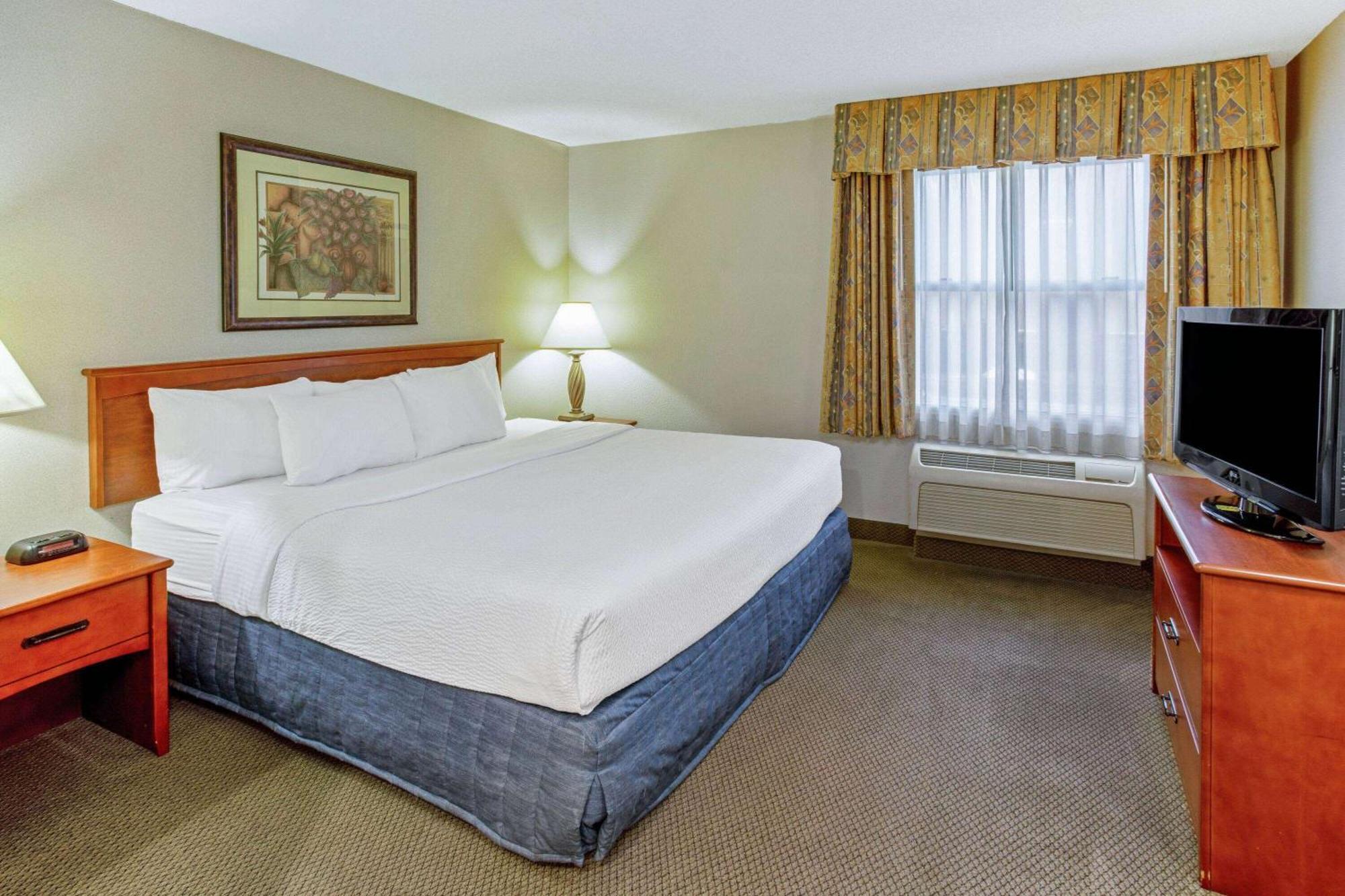 La Quinta By Wyndham Appleton College Avenue Hotel Exterior foto