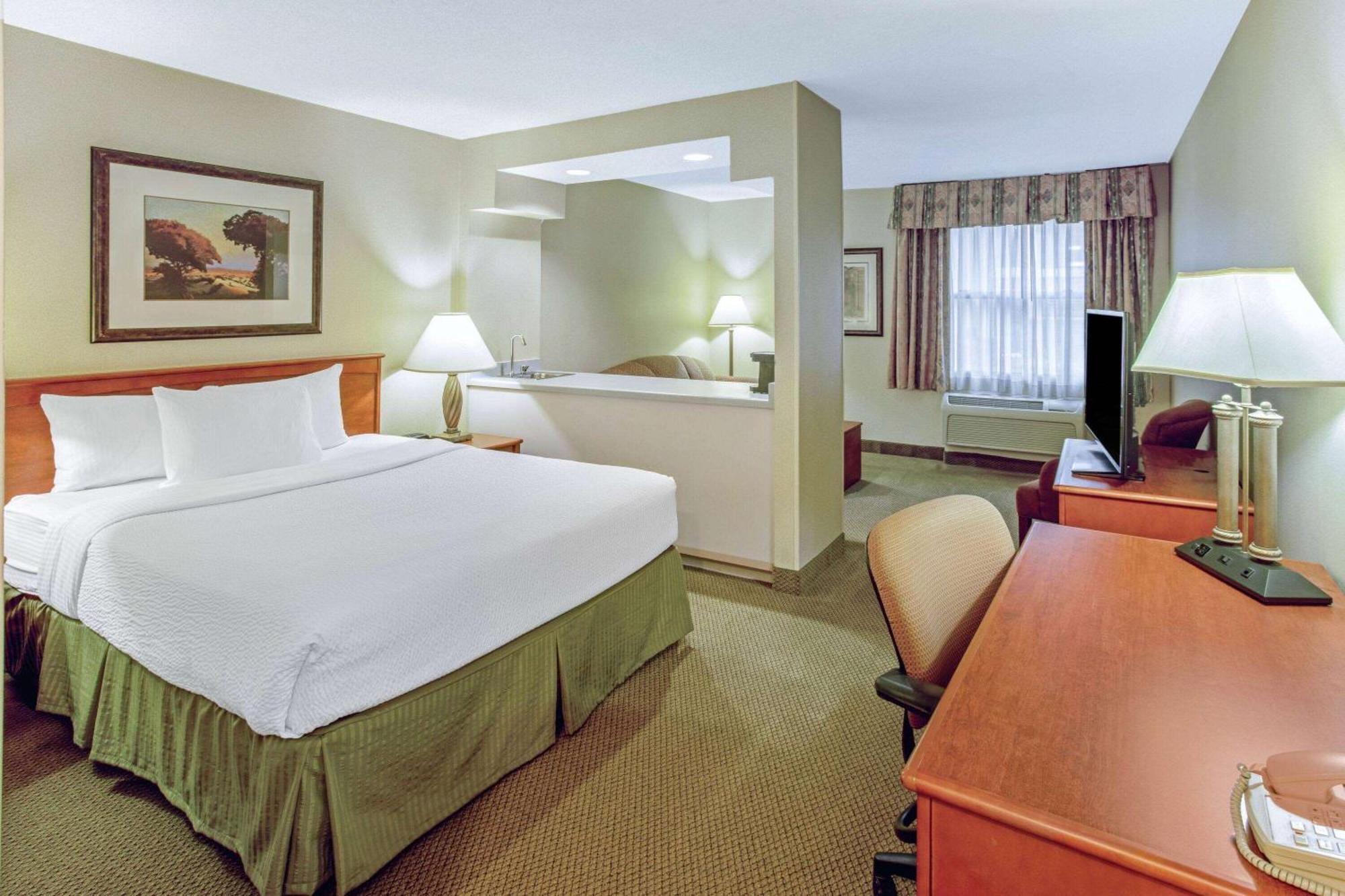 La Quinta By Wyndham Appleton College Avenue Hotel Exterior foto